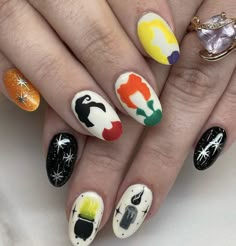 Halloween Town Nails, Hocus Pocus Acrylic Nails, Halloween Nails Hocus Pocus, Spooky Disney Nails, Gelish Halloween, Hocus Pocus Nail Art, Hocus Pocus Nail Designs, Hailey Nails, Hocus Pocus Nails