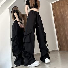 Kpop Cargo Pants Outfit, Kpop Pants, Oversized Korean Fashion, Sweatpants Baggy, Celana Kargo, Fesyen Islam, Streetwear Cargo Pants, Streetwear Chic