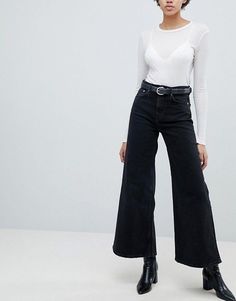 Wide Leg Pants And Boots Outfit, Wide Black Jeans Outfit, Black Wide Leg Jeans Outfit Winter, Wide Leg Pants With Boots, Wide Leg Jeans And Boots, Wide Leg Black Jeans Outfit, Black Wide Leg Jeans Outfit, Outfits With Wide Leg Jeans, Suzanne Lenglen