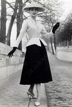 Christian Dior New Look, Dior New Look, Style Parisienne, Fashion 1940s, Fifties Fashion, Paris Mode