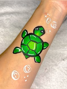 Jungle Animal Face Paint Easy, Sea Turtle Face Paint, Face Painting Turtle, Face Paint Crayons Ideas, Octopus Face Paint, Farm Animal Face Paint, Face Paint On Arm, Small Face Painting Ideas, Turtle Face Paint