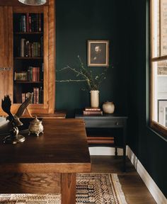 Interior Vintage, Green Walls, Decoration Inspiration, Decor Minimalist, Design Living Room, A Living Room, Home Library, Home Office Design