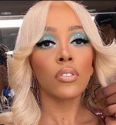 Doja Cat 70s Aesthetic, 70s Makeup Look Black Women, Disco Makeup Black Women, 70s Disco Makeup Black Women, 70s Disco Eye Makeup, 70s Makeup Aesthetic, 70s Makeup Black Women, Doja Makeup, Doja Cat Makeup Looks