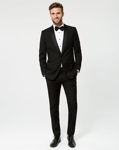 Tuxes Wedding, Black Tuxedo Wedding, Tuxedo Coat, Mens Wedding Attire, Black Castle, White Jeans Men, Outdoor Fall Wedding