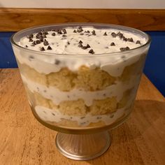 a dessert dish with cookies and cream in it