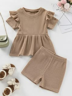 Baby Girl Tops Design, Uşaq Geyimləri, Baby Girl Night Suit Designs, Cute Summer Loungewear For Babies, Baby Clothes Brands, Baby Gowns Girl, Kids Fashion Girl, Trendy Dress Outfits, Baby Frocks Designs