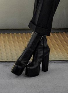 yelena belova Platform Knee High Boots, Hak Tinggi, Fancy Shoes, Real Quick, Let Me Go, Aesthetic Shoes, Outfit Trends, Boots Womens