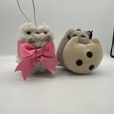 Very good condition with no damage. They measure about 2.5” tall. From a smoke free pet friendly home Pusheen Keychain, Pusheen Gifts, Weird Items, Pusheen Plush, Dream Christmas, Aesthetic Clothing Stores, Ornament Cookies, Aesthetic Clothing, Blind Box