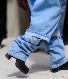 Denim Street Style, Nyc Fashion Week, New York Fashion Week Street Style, Milan Street Style, Australia Fashion, Nyfw Street Style, The Best Street Style, Upcycled Denim, Paris Street Style