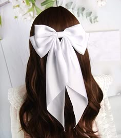 White Hair Bows, Large Hair Bows, Bow Hairstyle, Trendy Hairstyle, Clip Hairstyles, Ribbon Hairstyle, Hair Ribbons, Christmas Hairstyles, Ribbon Hair Bows