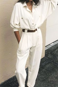 Minimalist Moda, Black And White Outfit, Teenage Outfits, Trouser Outfit, Trouser Outfits, All White Outfit, White Trousers, Muted Tones, Moda Vintage