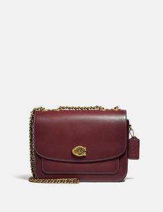 Coach is one of those classic handbag brands that come and go, but always remain stylish. Here are the best vintage coach handbags and coach styles to shop for, if you like timeless bags and accessories. #coach #coachbag #vintagecoach #vintagebags #vintagestyle #classicstyle #handbags #shoulderbags Purse Aesthetic, Lady Dior Handbag, Expensive Bag, Luxury Bags Collection, Girly Bags, The Madison, Luxury Purses