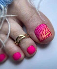 Pink Toe Nail Designs, Neon Pedicure, Umbre Nails, Toe Nail Design, Pink Toe Nails, Feet Nail Design, Pedicure Designs Toenails, Gel Toe Nails