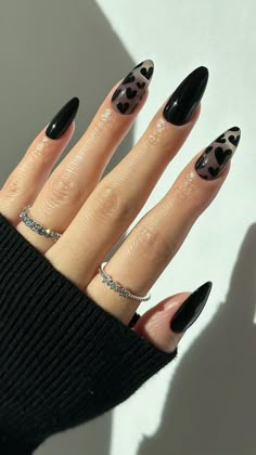 Gothic Valentine Nails Are the Ironic Trend for V-Day Haters Almond Valentines Nails Black, Black Acrylic Nails Ideas Almond, Sedona Nails, Black Nail Ideas Almond, Black Almond Nail Ideas, French Manicure Long Nails, Black Almond Nails, Classy Acrylic, App Filter