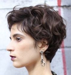 Latest Hairstyle Trends of 2023 - Haircuts Ideas Wavy Pixie Haircut, Short Curly Hairstyles For Women, Short Wavy Haircuts, Curly Pixie Haircuts, Haircuts For Curly Hair