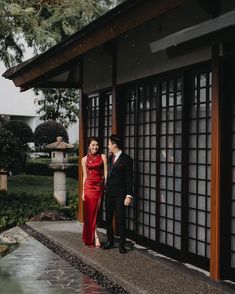 Chinese Garden Photoshoot, Chinese Prewedding, Gardens Photoshoot, Modern Qipao Dress, Chinese Wedding Photos, Tea Ceremony Dress