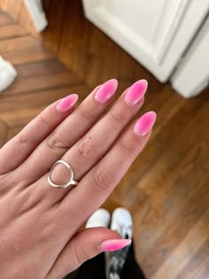 Nails Inspiration School, Short Almond Pink Nails Designs, Pastel Pink Almond Nails Design, Cute Short Almond Nail Ideas, Nails Short Acrylic Almond, Almond Acrylic Nails Simple, Nail Ideas Pink Almond, Valentine Pink Nails, Aura Pink Nails