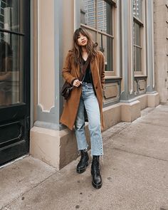 Dr Martens Autumn Outfit, Jeans Dr Martens Outfit, Dr Martens Outfit Women, Dr Martens Outfit Fall, Dr Martens Boots Outfit, Light Jeans Outfit, Fall Fasion, Platform Outfit, Doc Martens Outfits