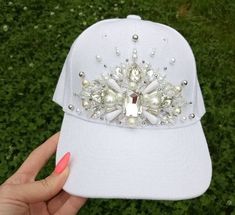 Wedding Cap, Hair Bow Instructions, Hat Decor, Swarovski Tiara, Shoe Makeover, Diy Graduation Cap, Felt Boots, Luxury Hats