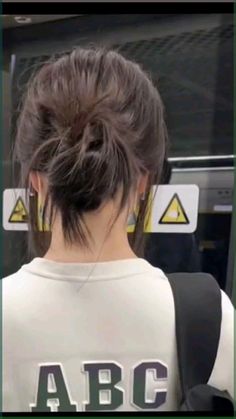 easy Messy Bun/ hairstyle/ Bun hairstyle/ Bun tutorial/ messy Bun/ Bun/ Bun hacks Cute Quick Hairstyles, Hair Style Korea, Short Hair Bun, Hair Bun Tutorial, Bun Tutorial, Hair Tips Video, Trendy Hairstyle, Clip Hairstyles, Bun Hairstyle