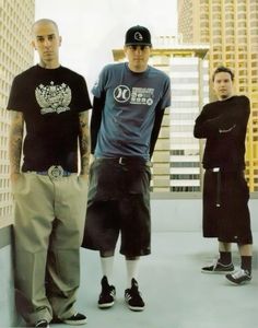 90’s Punk band Blink 182 Outfit, 2000s Punk Fashion, Pop Punk Outfits, Punk Outfits Men, Stile Punk Rock, 2000s Men, Metal Outfit, Punk 90s, 2000s Punk