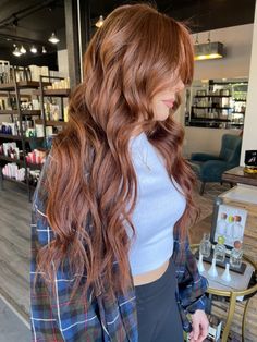 Ashy Auburn Balayage, Light Brown Hair Chocolate, Copper Balayage Strawberry Blonde, Fall Cooper Hair Color, Shades Of Red Brown Hair, Red Hair Fall 2023, Cowboy Red Hair With Blonde, Different Shades Of Red Hair Color, Natural Red Hair With Brown Lowlights