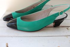 "dreamy black and green size 7.5 women EXCELLENT vintage condition leather deliso brand 1980s these are just lovely! 9 3/4\"tip to tip (taken from inside shoe) 3\"ball 2\"heel Thank YOU and please feel free to ask me any ?s:) Have a lovely day!! xoxo www.etsy.com/shop/retroandme" Green Low Heel Retro Heels, Green Leather Retro Heels, Retro Green Leather Heels, Vintage Almond Toe Green Heels, Vintage Green Almond Toe Heels, Green Low Heel Slingback Pumps For Evening, Retro Green Heels For Evening, Vintage Green Heels For Formal Occasion, Vintage Green Heels For Party