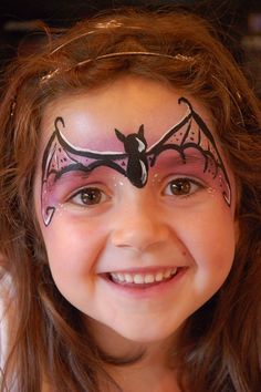 Bat Face Paint, Nem Halloween Makeup, Bat Makeup, Easy Halloween Face Painting, Girl Halloween Makeup, Maquillage Halloween Simple