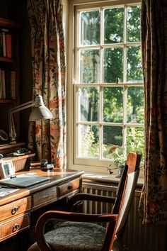 luxurious cosy english countryside home office, summer, natural light luxury curtains3 Traditional English Decor, English Countryside Home, Countryside Home, Perfect English, British Home, English Decor, English Manor, Countryside House, Traditional English