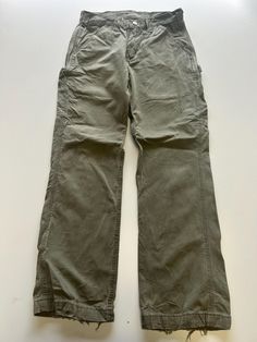 Mens Carhartt Baggy Carpenter Workwear Trouser / Pants 1990s vintage  Baggy Fit  Zip Fly  Green Waist 29 inch Leg Length 29 inch **Sizes are exact measurement of the jean and may differ from the tag size** Please note due to the nature of these being workwear jeans there will be cool signs of fraying / paint and fading marks. All adding to the character of the piece** Item in great workwear condition overall Vintage Cotton Bottoms For Outdoor, Vintage Cotton Cargo Pants For Outdoor, Vintage Full-length Workwear Pants, Vintage Cotton Outdoor Pants, Green Carpenter Pants, Carhartt Workwear Vintage, Vintage Carhartt Double Knee, Pantalon Carhartt, Carhartt Double Knee Pants