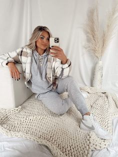 Lazy Fall Outfits, Lane 201, Comfy Fall Outfits, Cold Weather Outfits, Cute Comfy Outfits, Athleisure Outfits, Cute Fall Outfits, Sherpa Jacket, Athletic Outfits