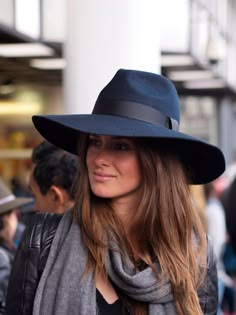 Navy floppy fedora Hat And Scarf, Love Hat, Stylish Hats, Outfits With Hats, Beautiful Hats, 가을 패션, Fedora Hat, Looks Style, Hat Hairstyles