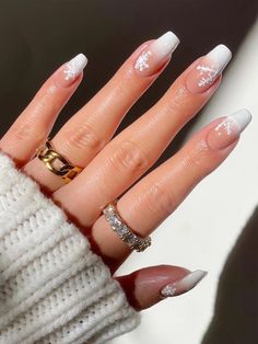 Snow Nails, Winter Nails Acrylic, Christmas Gel Nails, Snowflake Nails, Xmas Nails, Christmas Nail Designs, Nail Polishes, Ombre Nails, Holiday Nails