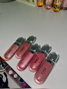 #kikomilano #lipgloss Gloss Kiko Aesthetic, Kiki Milano Lip Gloss, Kiko Milano Aesthetic, Kiko Milano Lipgloss, Kiko Gloss, Kiko Lipgloss, Gloss Kiko, Lipgloss Collection, Lipgloss Swatches