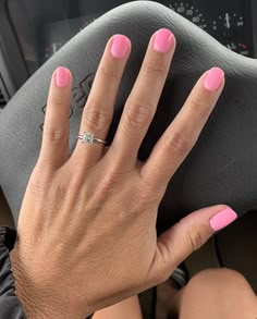 Short Nails Spring Colors, Short Painted Nails Summer, Summer Gel Nails Ideas Short Pink, Bubble Gum Pink Dip Powder Nails, Summer Short Nails Pink, Really Short Dip Nails, Summer Nail Inspo Short Round, Nail Ideas Dip Powder Summer, Short Pink Dip Nails