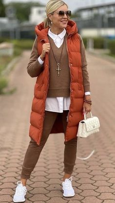 OUTFITS FOR PETITE WOMEN OVER 50 - valemoods Mode Over 50, Outfit For Petite Women, Outfits For Petite, Winter Fashion Outfits Casual, Guest Attire, Dresses Modest, Mode Casual, Dresses 2024, Looks Chic