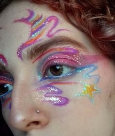 Fun Alt Makeup, Makeup Ideas Colorful Creative, Dreamcore Makeup, Easy Colorful Makeup, Funky Eye Makeup, Fun Colorful Makeup, Funky Makeup Looks, Weirdcore Makeup, Rainbow Freckles