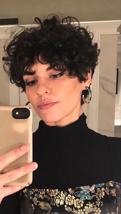 Curly Pixie Long On Top, Short Shaved Curly Hairstyles, Curly Edgy Hairstyles, Very Short Curly Hair Pixie, Short Edgy Haircuts, Curly Hair Shaved Side, Short Androgynous Haircut, Pixie Cut For Wavy Hair, Mum Hair