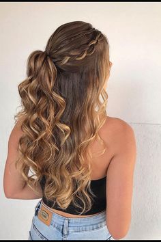 Crushing on gorgeous bridal hair look half up half down. Follow me for more inspo, and drop a comment down below. Grad Hair Ponytail, Hair For Senior Pictures Hairstyles, Cute Bridesmaid Hairstyles Half Up, Bridesmaid Hair Braid Half Up, Simple Bridesmaid Hairstyles Down, Hairstyles To Wear To A Wedding, Cute Half Up Half Down, Cute Hairstyles For Graduation, Cute Bridesmaid Hairstyles