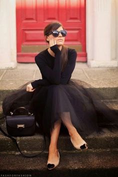 Tulle Midi Skirt. I would definitely wear this to dinner. Style Chic Parisien, Sukienki Maksi, Rok Outfit, Skirt Tutu