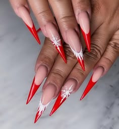 Red Stiletto Nails Christmas, Christmas Nails 2023 Stiletto, Red Long Christmas Nails, Classy Christmas Nails Stiletto, Stiletto Nail Art Christmas, Christmas Stilleto Nails Simple, Xmas Stiletto Nails, Christmas Nails Short Stiletto, Stilleto Holiday Nails