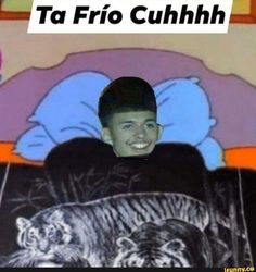 a young man sitting on top of a bed next to two white tiger cubs and the caption reads, ta frio cunhh