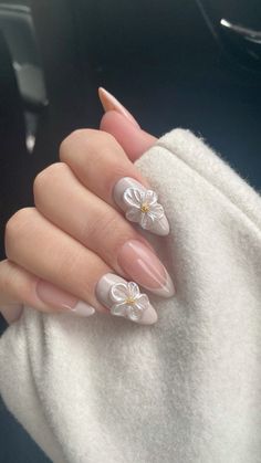 Small Almond Nails Acrylic, Gelish Inspo, Nail Ideas Almond Shape, Almond Nails Ideas, Nails With Flowers, Almond Shaped Nails Designs, Pink Pinterest, Hello Nails, Butterflies Flowers