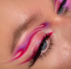 Cool Eyeshadow Looks, Graphic Eyeshadow, Cool Eyeshadow, Work Makeup, Inspiration Tattoos, Eye Makeup Steps, Unique Makeup