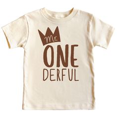 PRICES MAY VARY. Make your little one's 1st birthday outfit picture perfect with this Mr. One-Derful 1st Birthday Shirt This shirt makes a great gift for any one year old kiddo! Cake Smash Photos- These shirts are perfect for Cake Smash pictures! High quality and professional print - It doesn't just look high quality, it is high quality! Designed and finished in the USA - Olive Loves Apple, based in Phoenix, AZ knows how to celebrate your special occasion. We have a great quality product and a p 1st Birthday Boy Outfit Ideas, Unique 1st Birthday Themes Boys, Beary First Birthday Boy, Boy 1st Birthday Themes, One Year Old Birthday Shirt, One Year Old Birthday Party Boy, Cake Smash Pictures, 1st Birthday Shirt, 1st Birthday Outfit