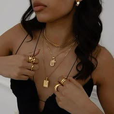 Ušný Piercing, Necklaces And Rings, Initial Necklace Silver, Jewelry Accessories Ideas, Jewelry Essentials, Jewelry Lookbook, Stacked Jewelry, Gold Necklaces, Girly Jewelry