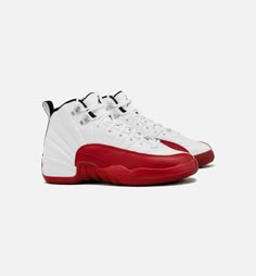 No need to call for a ride—MJ's game-winning look from '96 will get you where you're going. This AJ12 is the return of Tinker Hatfield's celebrated design, the first to bring Zoom Air cushioning to Jordan's signature line. The White upper is wrapped in signature Varsity Red pebbled leather for that elegant “Cherry” finish. Sunrise-inspired stitch lines on the upper hook back to the original. This is buzzer-beater style, perfected. Red And White Shoes, Red And White Jordans, Buzzer Beater, School Lifestyle, Retro Cherry, Red Jordans, Tinker Hatfield, White Jordans, Air Jordan 12