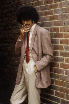 Phil Lynott (Getty image) Inspi Outfit, Phil Lynott, Top Man, Marc Bolan, Love This Pic, Lucky Luke, International Music, Mens Fashion Inspiration, Model Poses Photography