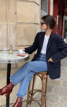 @least_inparis Business Professional Outfits, Fest Outfits, Nashville Outfits, Looks Street Style, Red Boots, Real Style, Clothes Style, Mode Inspo, Looks Chic