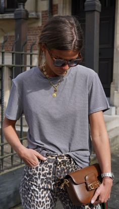 Spain Outfit, Dress Down Day, Looks Street Style, Summer Outfit Inspiration, Paris Street Style, Funky Fashion, Street Style Inspiration, Looks Chic, Fashion Lookbook